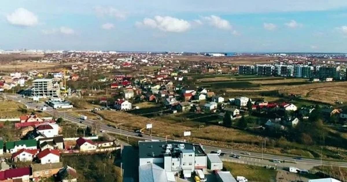 Уночі у приватний будинок біля Львова влучив дрон з вибухівкою
