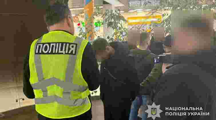 У Львові затримали двох рекетирів за вимагання 120 тис. доларів неіснуючого боргу