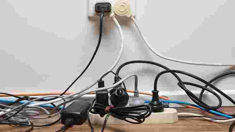 Перерахуйте у себе: скільки приладів можна вмикати одночасно в розетку чи подовжувач