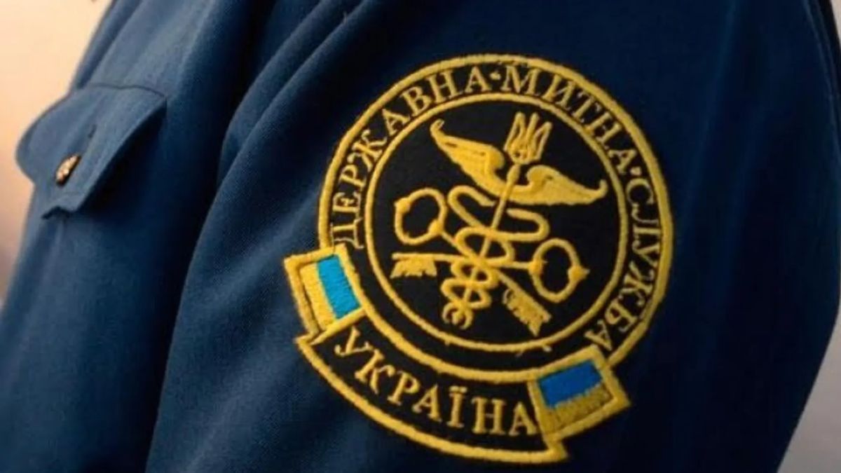 Правоохоронці просять суд конфіскувати майно начальника поста Закарпатської митниці