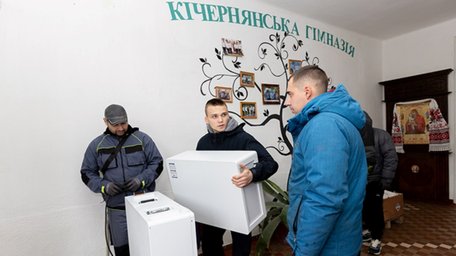 Світло для гірських шкіл: як бізнес на Закарпатті підтримує громади взимку