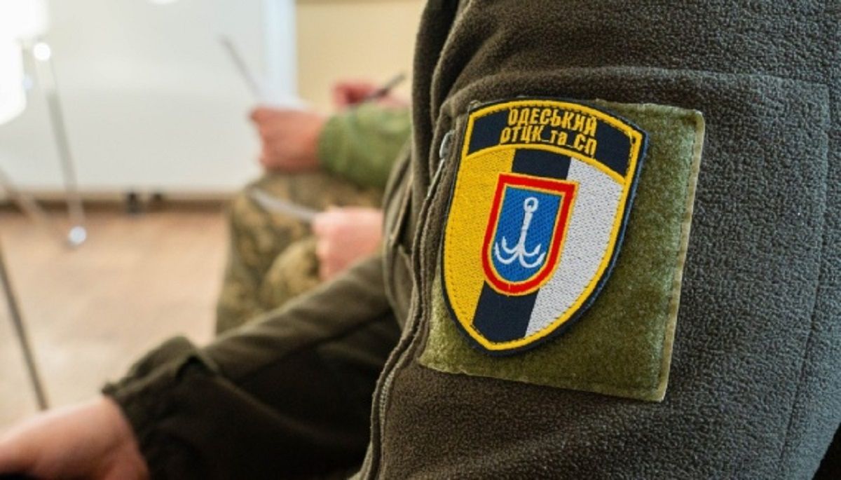 Одеський ТЦК прокоментував силове затримання звільненого з полону захисника Маріуполя