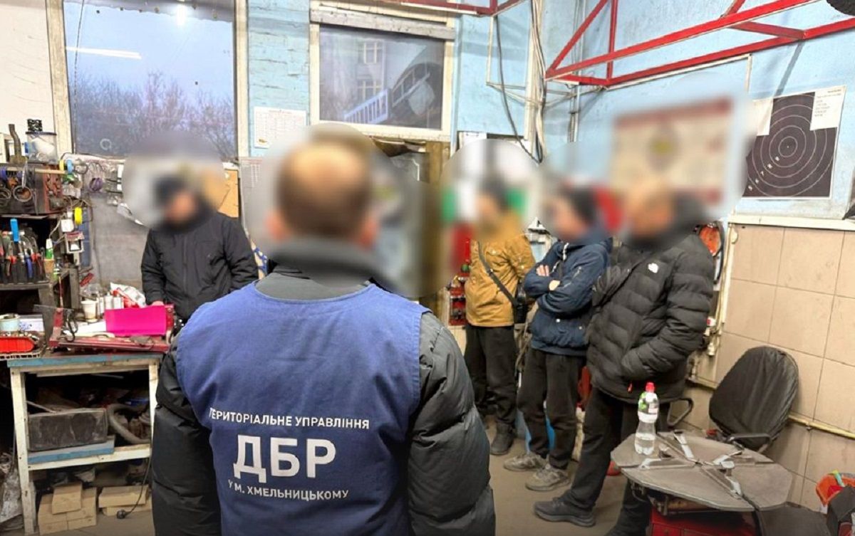Військові з Хмельниччини замість служби працювали на приватній СТО
