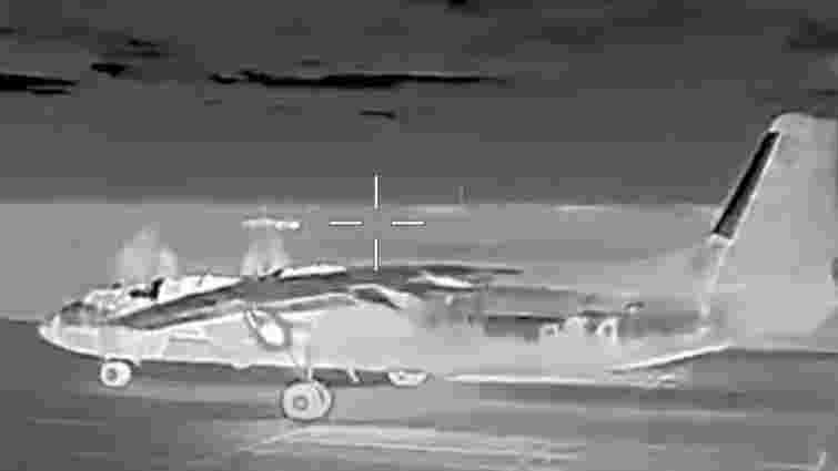 Дрон ГУР уразив у Криму російський літак Ан-26, який готувався до злету