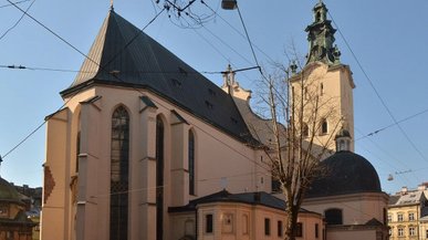 Від житлових комплексів до історичних памʼяток: 10 найвищих будівель Львова