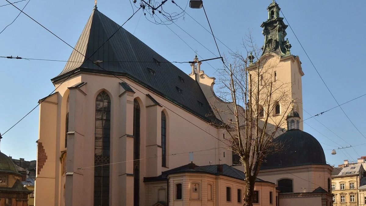 Від житлових комплексів до історичних памʼяток: 10 найвищих будівель Львова