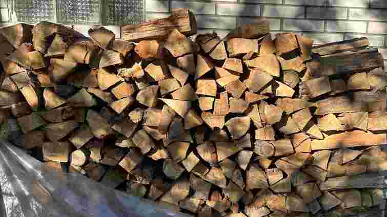 В Україні заморозили ціни на дрова для населення до кінця опалювального сезону
