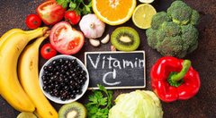 Як вітамін С з натуральних продуктів впливає на пружність шкіри і здатність до відновлення 
