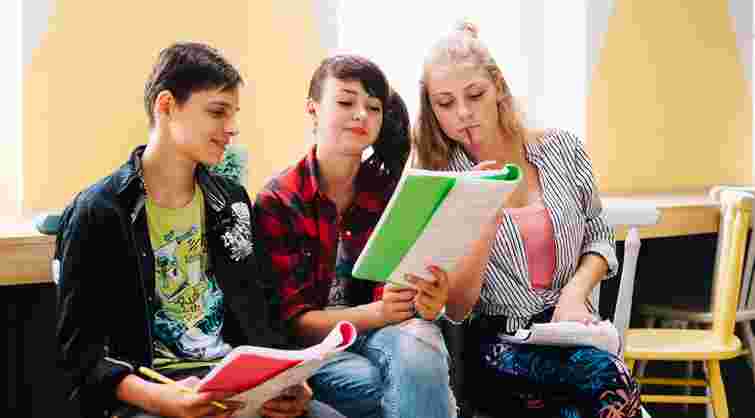 Учні трьох львівських шкіл вчитимуться 12 років, а не 11