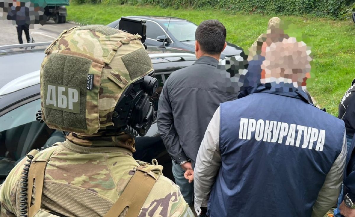 Львівського митника оштрафували за контрабанду майже 2,5 кг золота