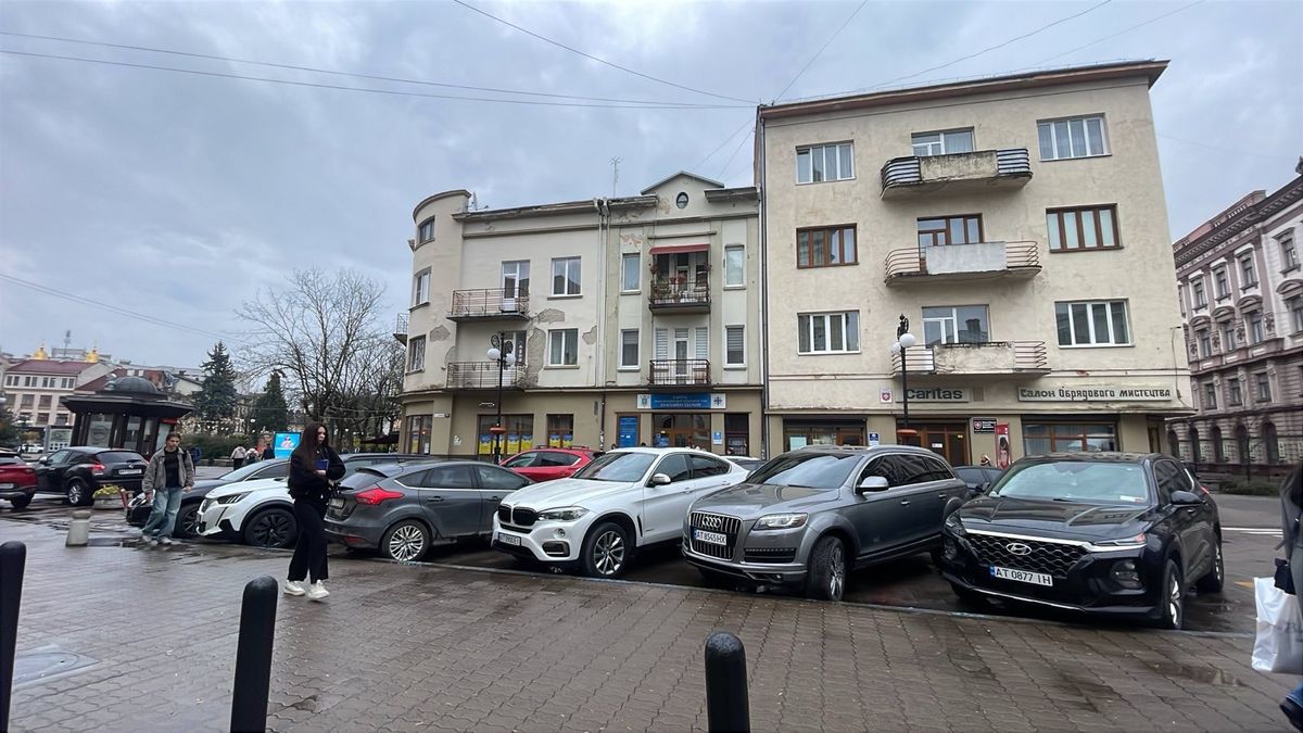 У Франківську військові та члени їхніх сімей можуть паркуватися безоплатно