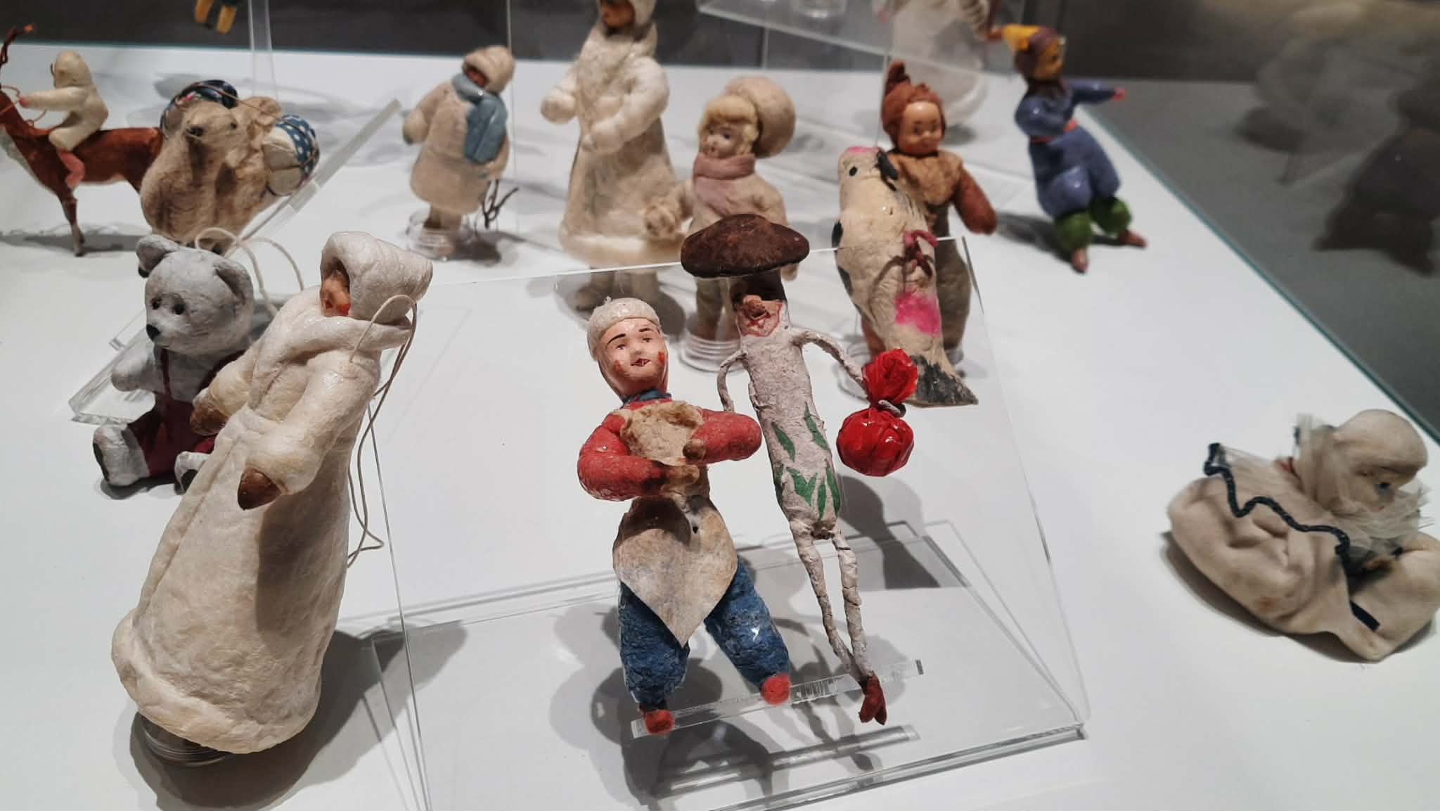 Ватяні іграшки на ялинку