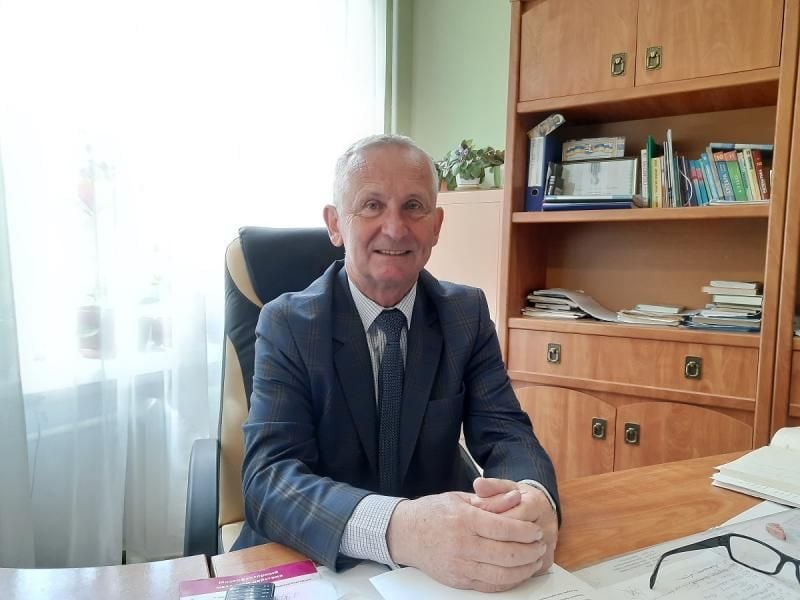 З 1996 по 2024 рік Ужгородську ЗОШ №15 очолював Володимир Поліщук. Фото Ужгород.нет