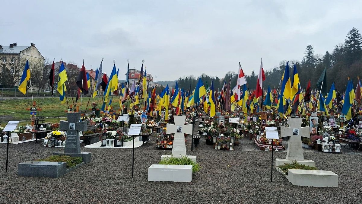 Який пам'ятник потрібен полеглим захисникам
