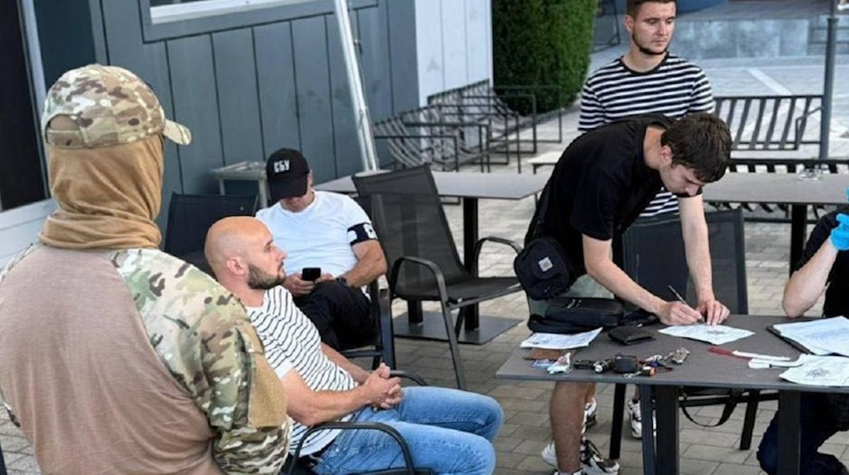 Суд виніс вирок колишньому львівському митнику, який брав хабарі за розмитнення авто