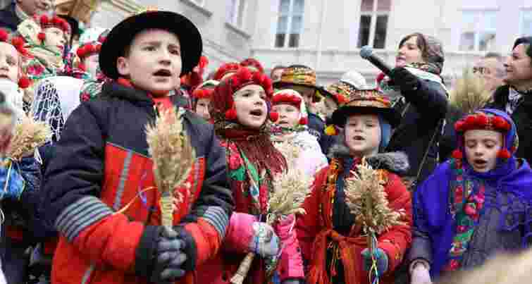 Збережіть, щоб не забути: тексти найпопулярніших колядок для усієї родини