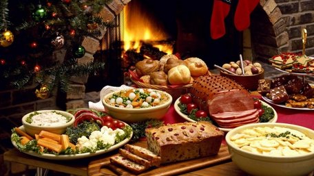 Які продукти не можна поєднувати за різдвяним столом і що робити, якщо все ж переїли