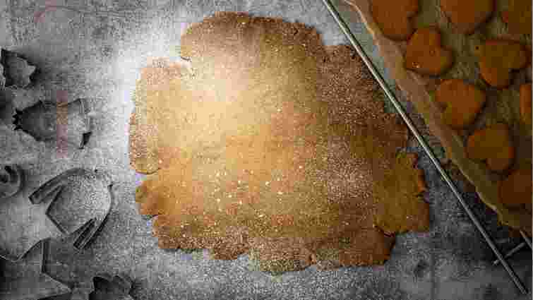 Покладіть це на дно банки: як зберегти імбирне печиво мʼяким та ароматним