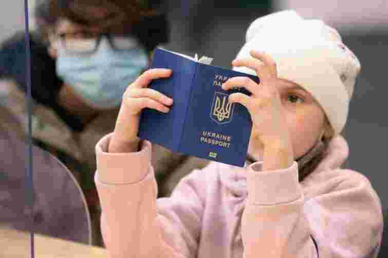 Близько 43% українців можуть виїхати з Польщі