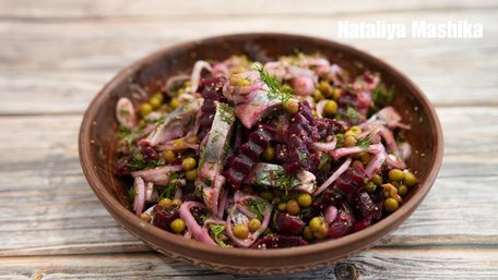 Швидкий салат з буряка та оселедця. Рецепт дня