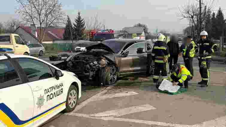 У Франківську у лобовій аварії з Porsche загинув водій Audi