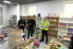 У торговому центрі Хмельницького викрили підпільний цех з товаром на 14,5 млн грн