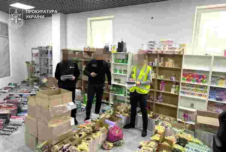 У торговому центрі Хмельницького викрили підпільний цех з товаром на 14,5 млн грн