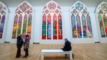 Вітражні вікна в паризькому соборі Нотр-Дам замінять на сучасні: як вони виглядають