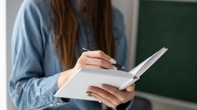 Правопис диктує свої правила: коли потрібно ставити дефіс, а коли тире