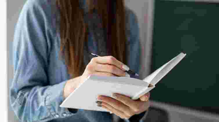 Правопис диктує свої правила: коли потрібно ставити дефіс, а коли тире