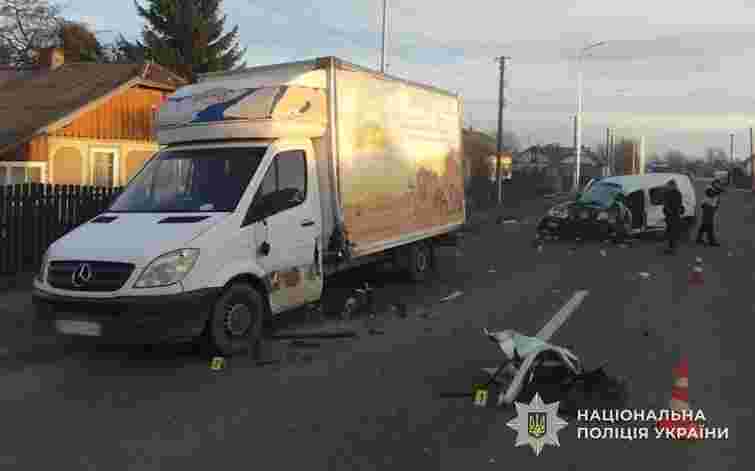 Біля Стрия в ДТП із мікроавтобусом загинув водій мінівена