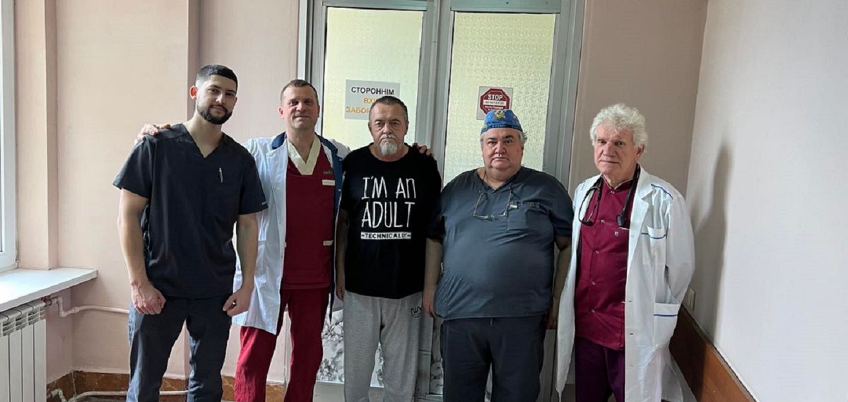 Судинні хірурги Львова врятували 66-річного пацієнта з розривом гігантської аневризми аорти