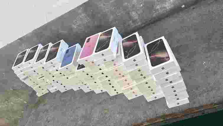 Львівський суд оштрафував водія мікроавтобуса на 2 млн грн за контрабанду 99 iPhone