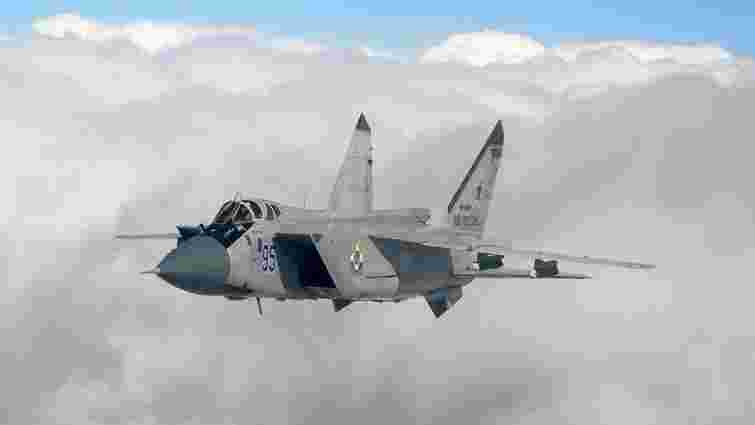 СБУ вдарила по літаку МіГ-31 та іншій техніці росіян на аеродромі «Бельбек» у Криму