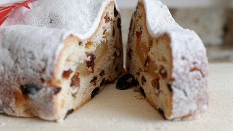 Зразу їсти не можна: скільки потрібно витримувати різдвяний штолен
