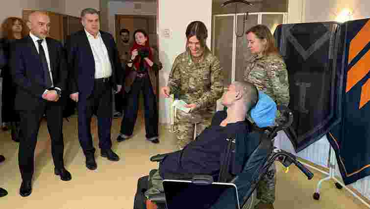 «ПриватБанк» оплатить протезування 20-річному ветерану, якому раніше не видали картку 