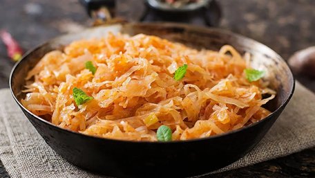 Ідеальний рецепт: навіщо в тушковану капусту додавати молоко