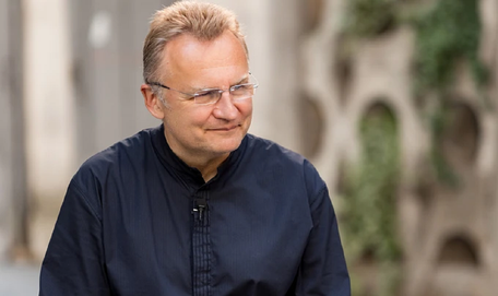 Мер Львова пояснив заяву про вказівку «швидкій» не везти пацієнтів у міські лікарні