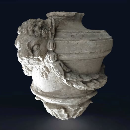 Ваза, яку знайшли у підвалі палацу