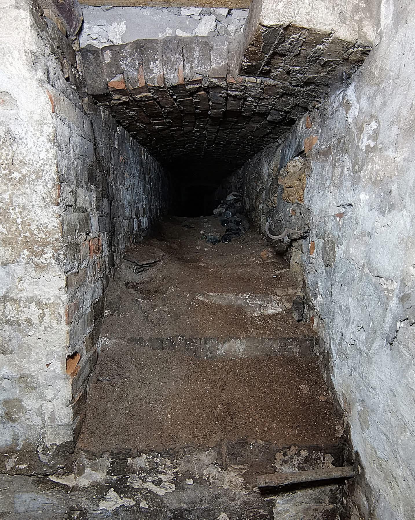 Вхід у тунель