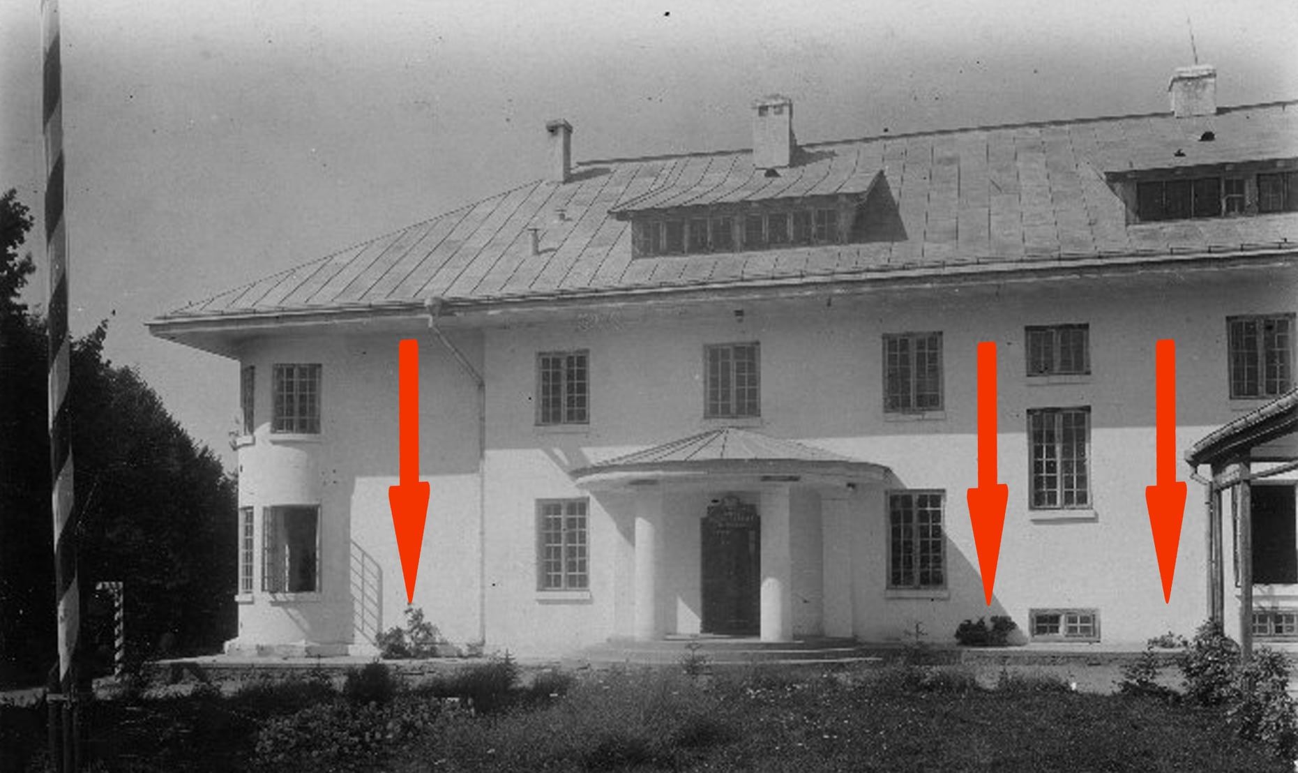 Ймовірні місця розташування колон на фасаді