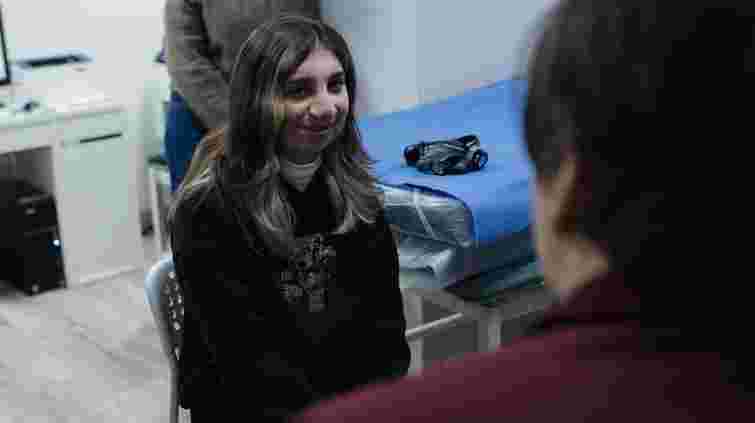 У Львові хірурги відновили ніс 17-річній дівчині з рідкісним синдромом Гольденхара