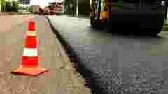 На Закарпатті через недбалість посадовця замість дороги заасфальтували приватну ділянку 