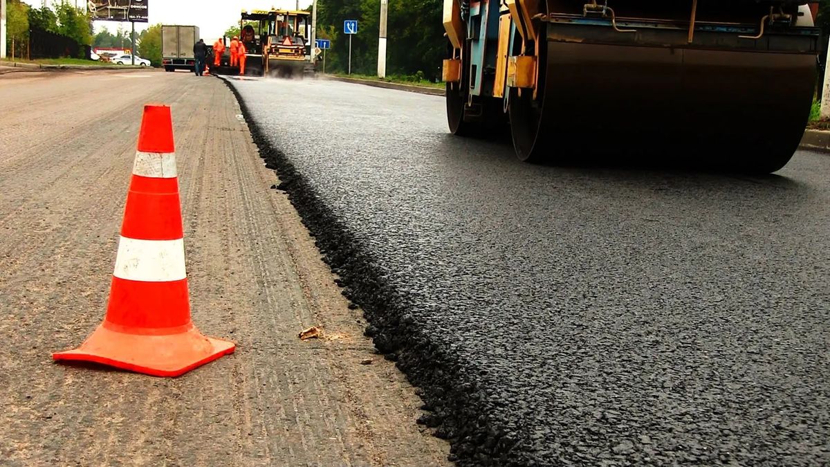 На Закарпатті через недбалість посадовця замість дороги заасфальтували приватну ділянку 
