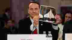 Сікорський «вручив» Орбану орден Леніна у відповідь на заяву про відвернення війни з РФ