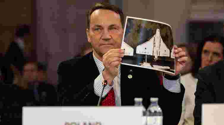 Сікорський «вручив» Орбану орден Леніна у відповідь на заяву про відвернення війни з РФ