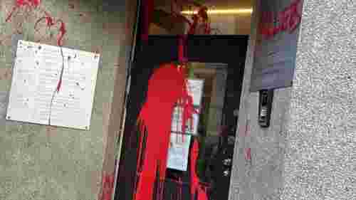 Під час саміту ЄС будівлю польського консульства у Брюсселі обкидали фекаліями
