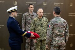 Емманюель Макрон відзначив Олександра Сирського найвищою державною нагородою Франції