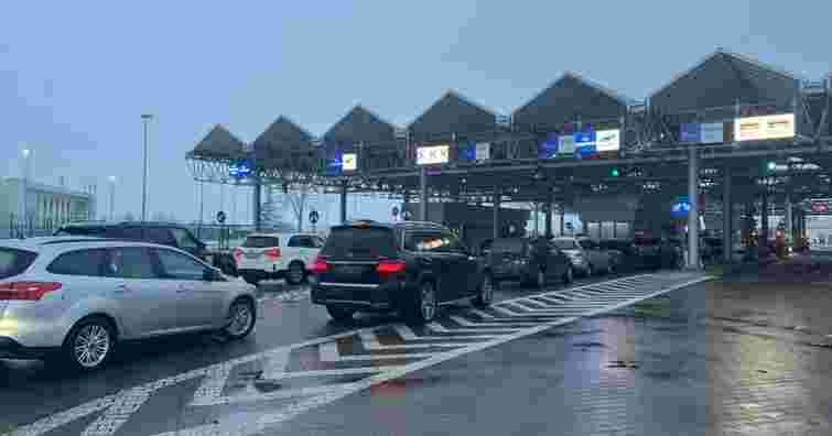 Прикордонники повідомили про значні черги на українсько-польському кордоні