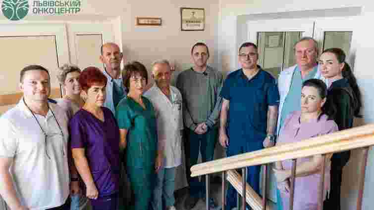 Львівські онкологи успішно прооперували 42-річного пацієнта з 10-кілограмовою пухлиною